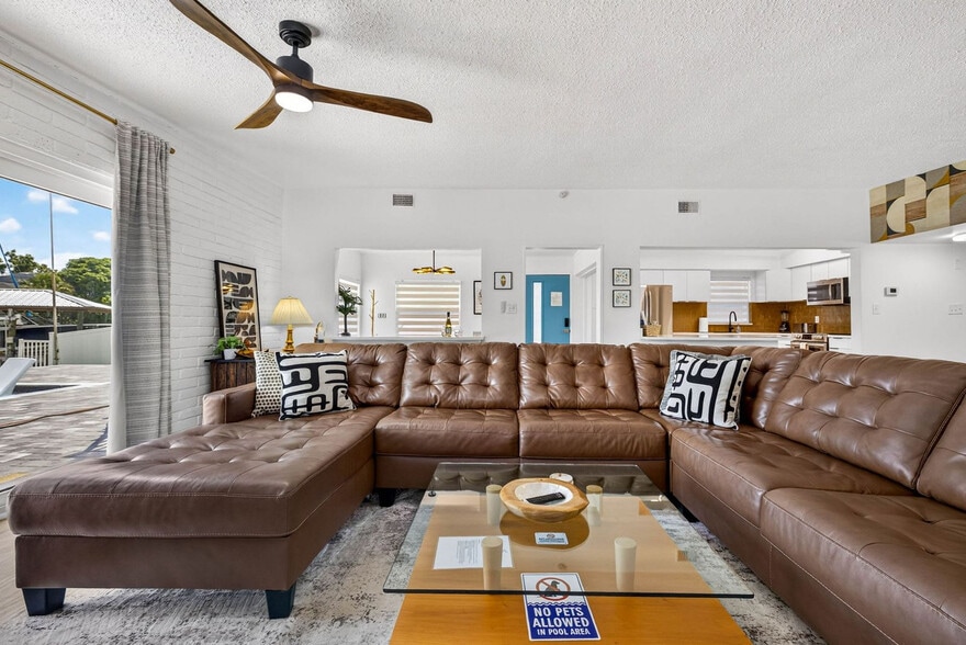 Building Photo - 625 Flamingo Dr
