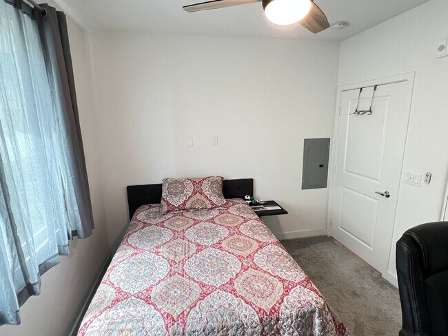 Building Photo - Upscale Living 2 Bed 2 Bath Condo in Anahe...
