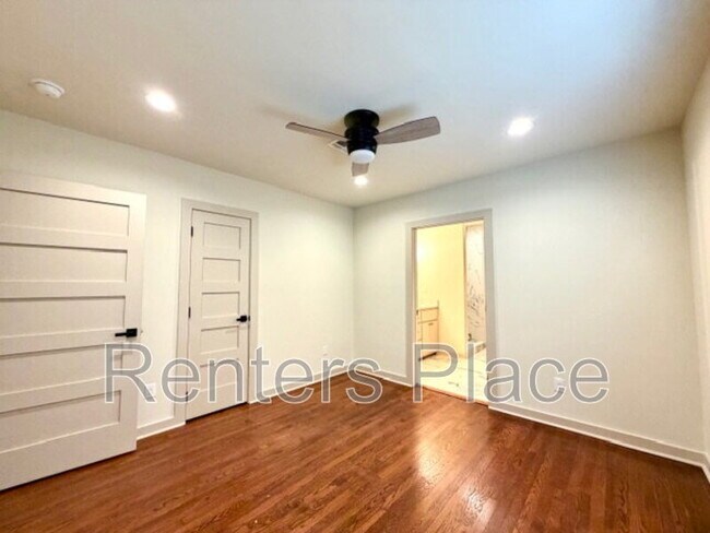 Building Photo - 1425 N Denver Ave