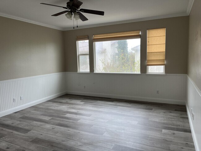 Building Photo - 220 Sorrel Ct