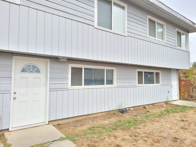 Building Photo - 302 N Argonne Rd