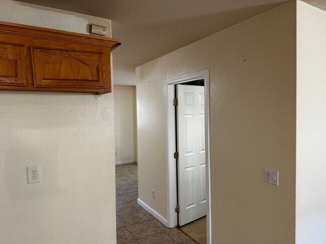 Building Photo - 2669 Sunny Ln