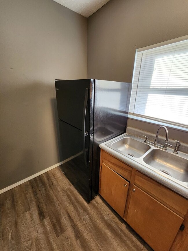 Building Photo - Spacious 1-Bedroom, 1-Bathroom HOUSE AVAILABLE NOW!!