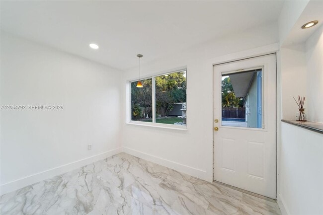Building Photo - 1102 NE 117th St