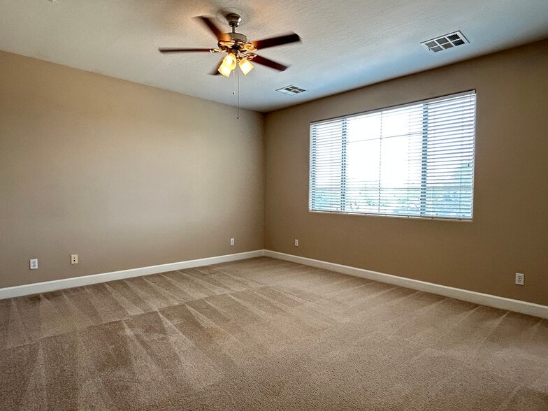 Master Bedroom - 300 W Wisteria Pl
