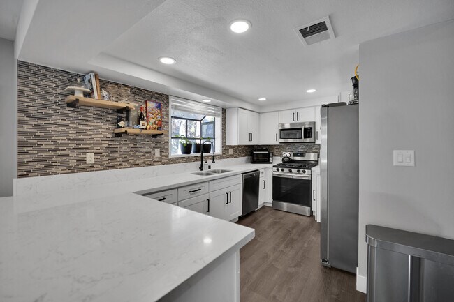 Building Photo - 3959 Salisbury Pl
