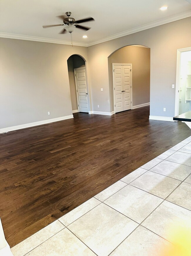 Building Photo - 4403 SW Eggersway Pl