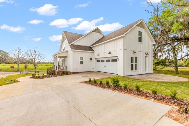 Building Photo - Great Southwood Home