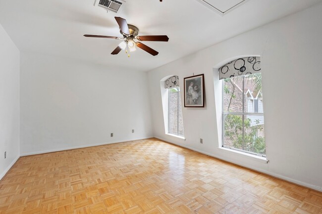 Building Photo - 10728 Briar Forest Dr