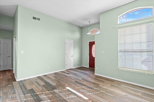 Building Photo - 12733 Tierra Salas Dr