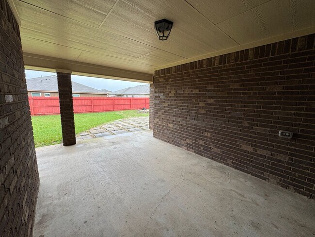 Building Photo - 5907 Verde Dr
