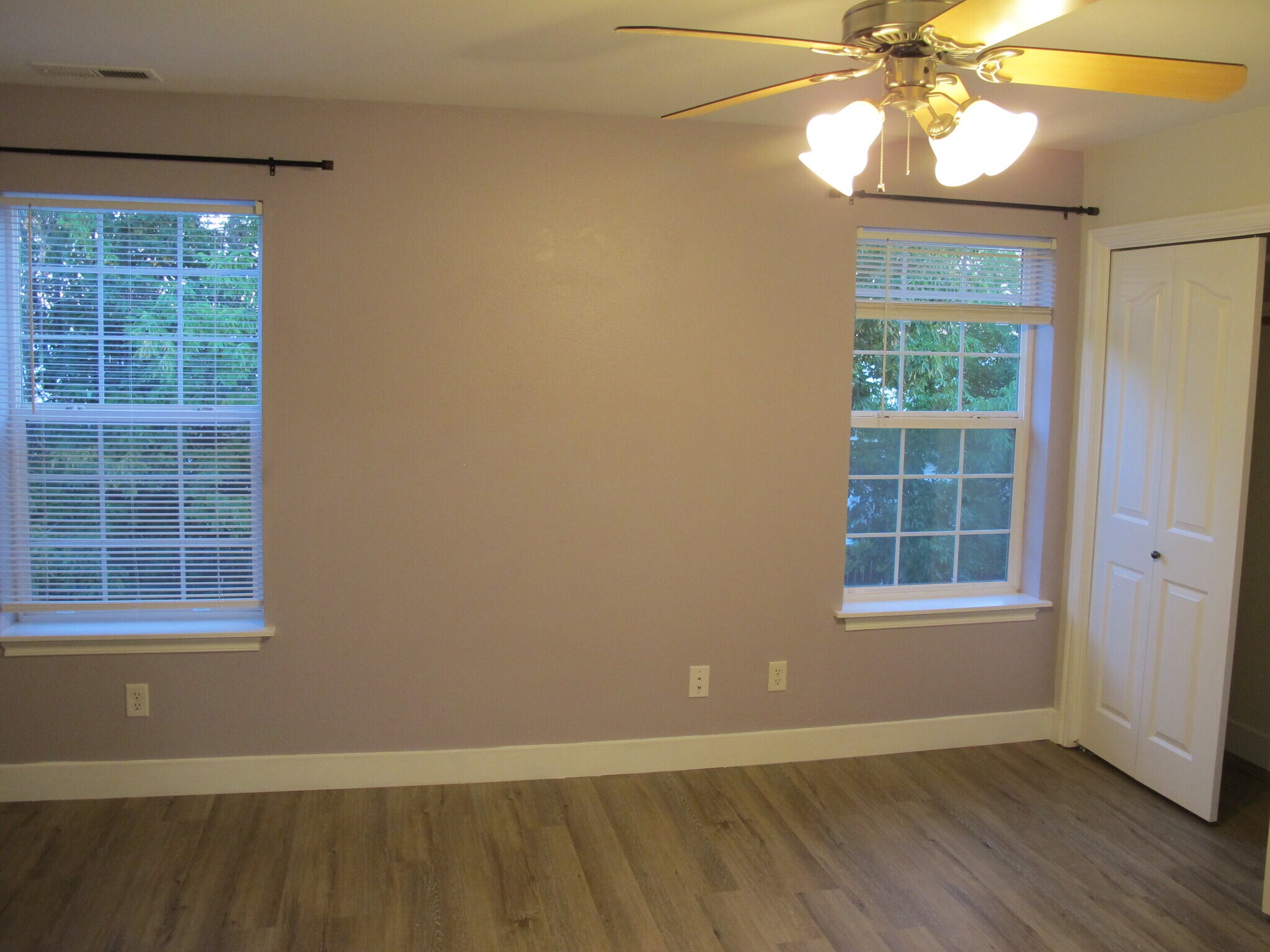 Master bedroom - 877 Capital Ave