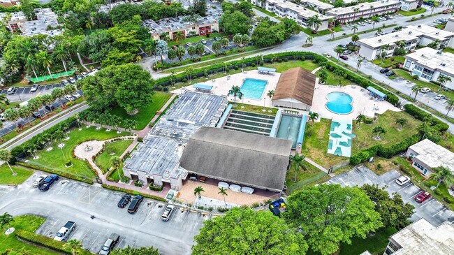 Building Photo - 711 Lori Dr