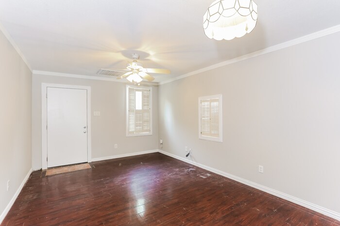 Building Photo - 8914 Cardella Ave