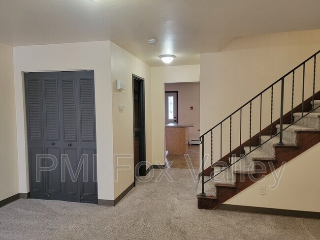 Building Photo - 104 Sycamore St