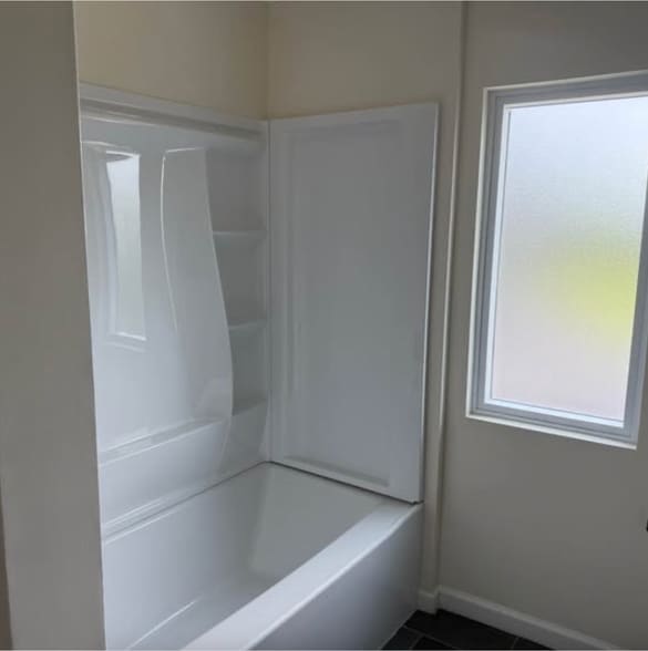 Shared upstairs bathroom - shower - 67 Cannon St