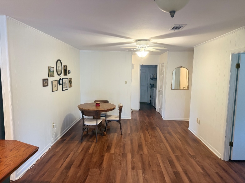 Building Photo - 9446 Highpoint Rd