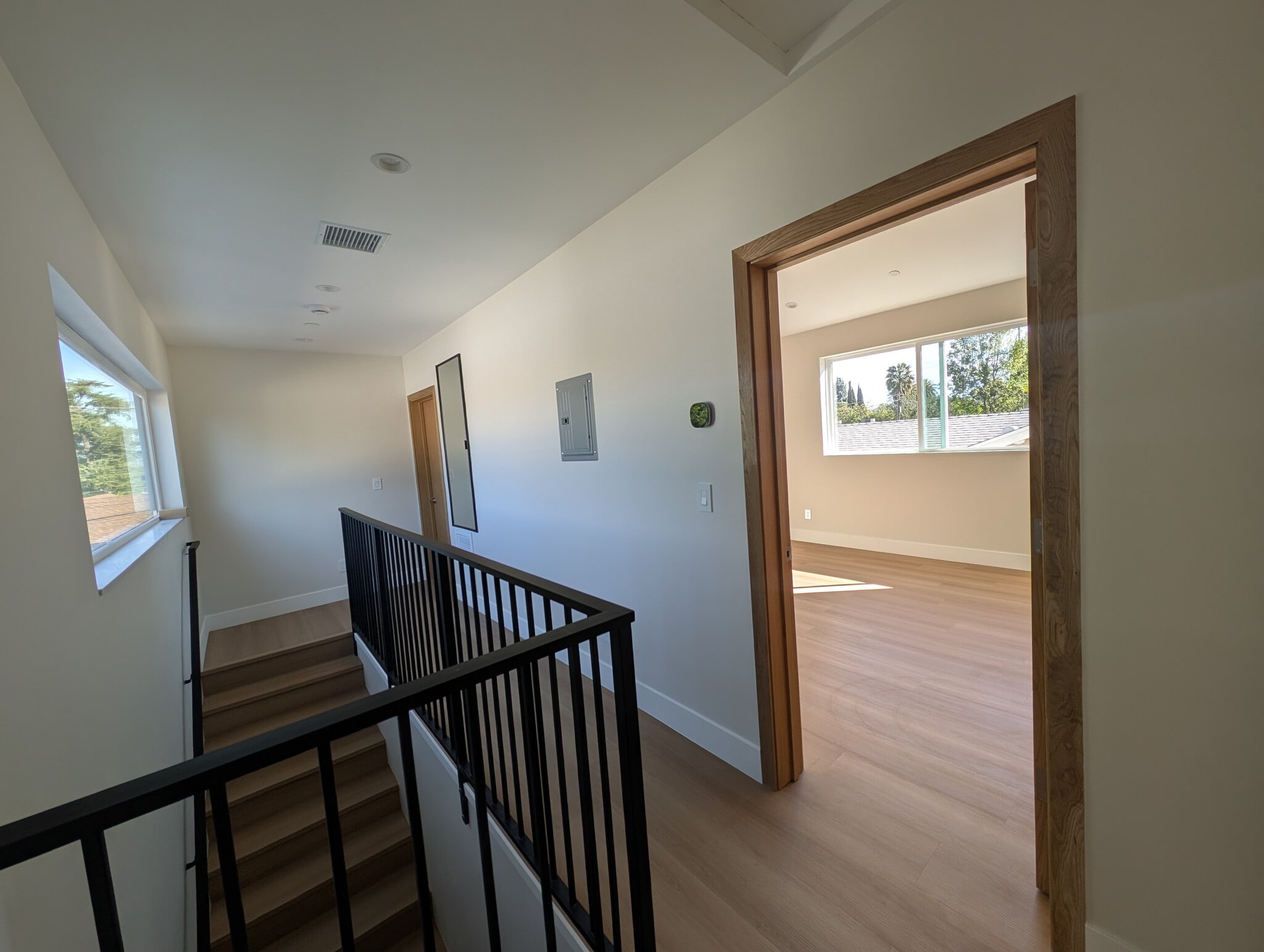 Building Photo - 6330 Mary Ellen Ave