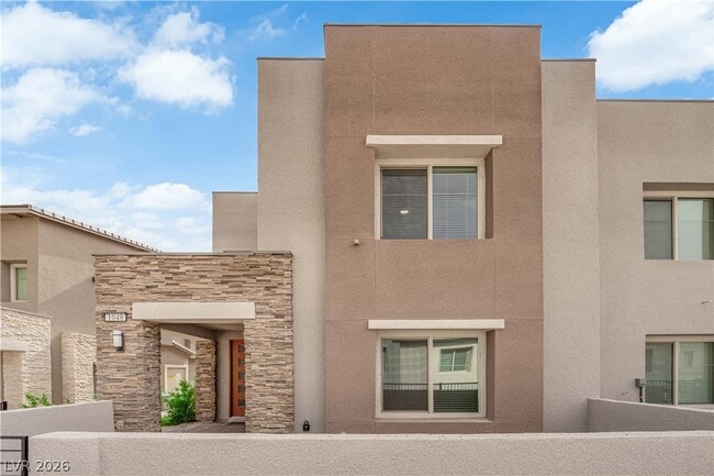 Building Photo - 600 N Carriage Hill Dr