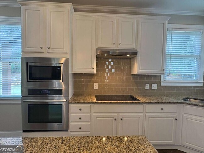 Building Photo - 1150 Lamont Cir