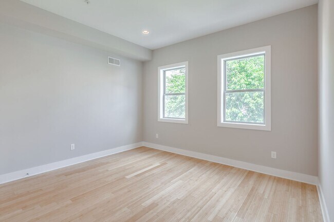 Building Photo - Northern Liberties 4 Bedroom Townhome