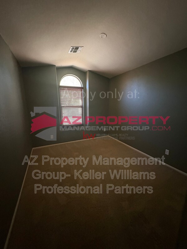 Building Photo - 15745 W Latham St