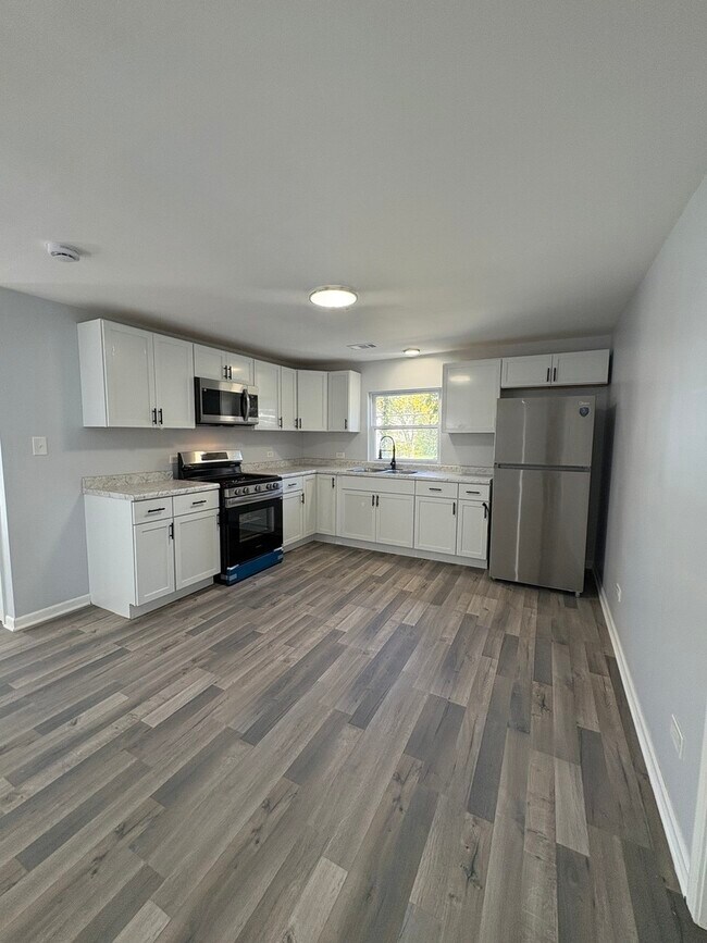Building Photo - 432 W 61st Pl