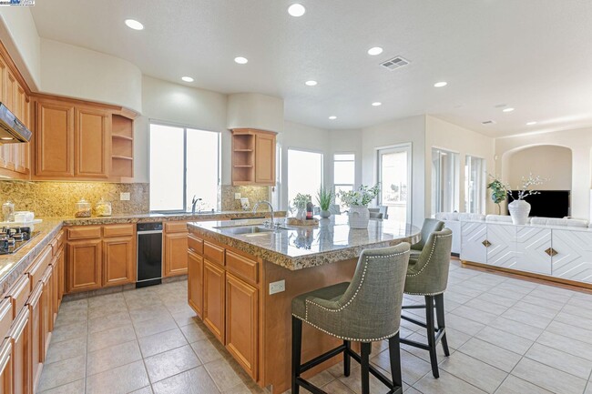 Building Photo - Luxury Living in The Bridges Golf Course C...