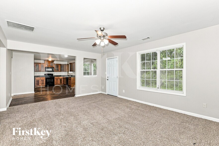 Building Photo - 1009 Serene Lake Dr