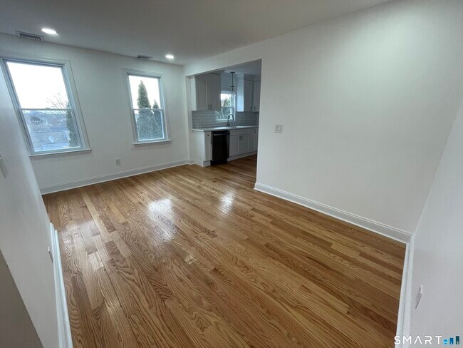 Building Photo - 471 Marlborough Terrace