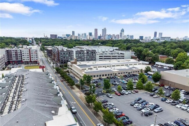 Building Photo - 890 Memorial Dr SE