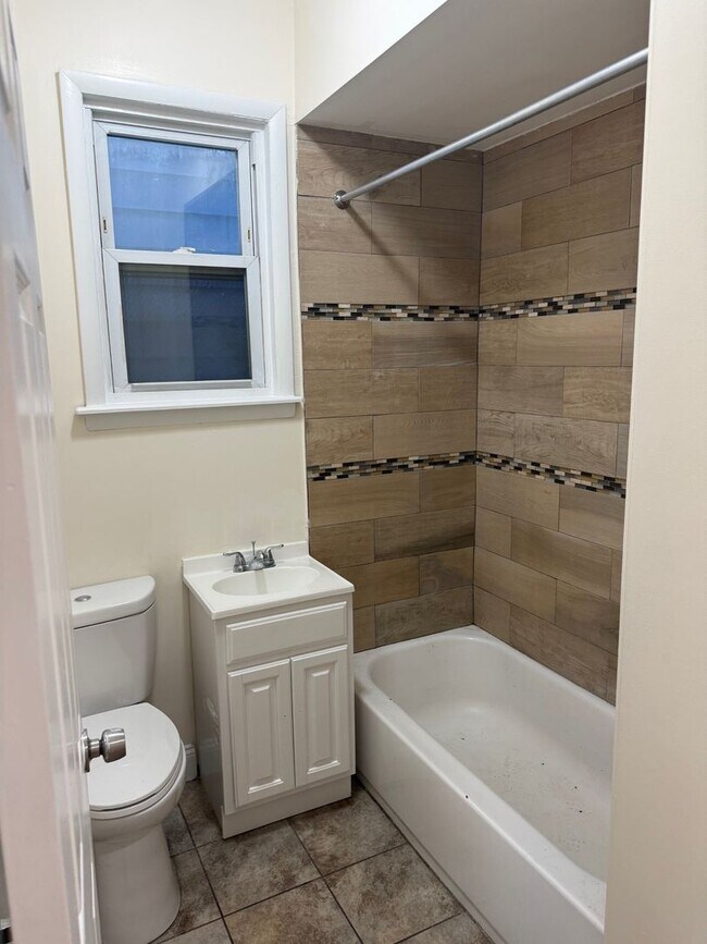 Building Photo - 165 N Oraton Pkwy