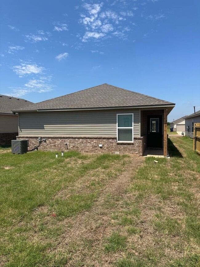 Building Photo - NEW Three Bedroom | Two Bath Home in Yukon