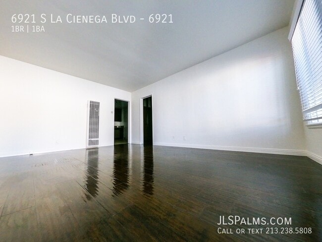 Building Photo - 6921 S La Cienega Blvd