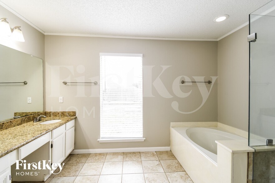 Building Photo - 5306 Spring Branch Dr