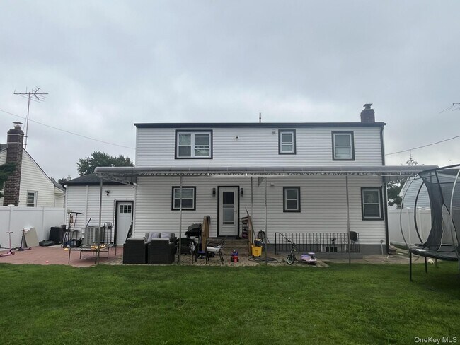 Building Photo - 83 Woodbine Dr S