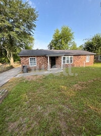Building Photo - 2445 Yates Dr