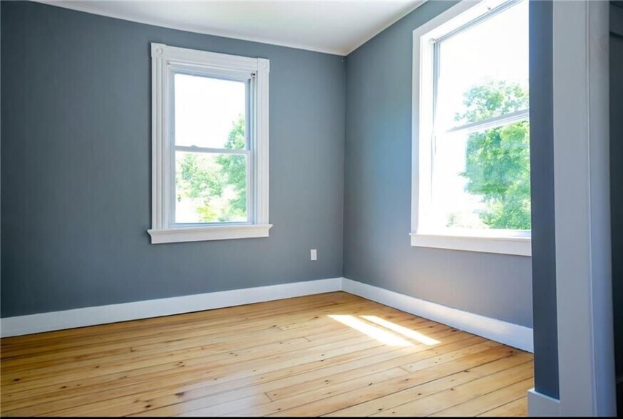 Building Photo - 13 Livingston Pl