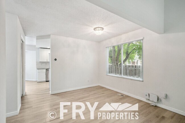 Building Photo - Spacious updated Green Valley Ranch two-story