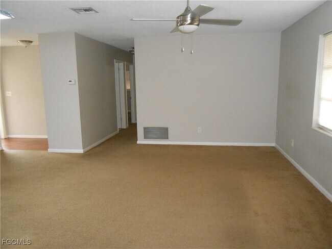 Building Photo - 241 Thistle Ct