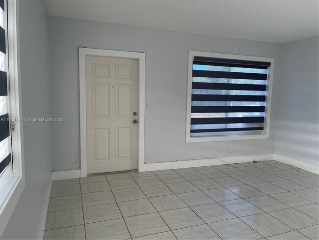 Building Photo - 405 SW 5th St