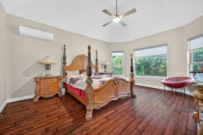 Building Photo - 15802 Pine Cone Ln