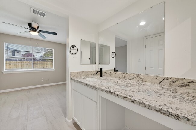 Building Photo - 10510 Overview Dr