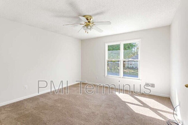 Building Photo - 76 Winward Way SE