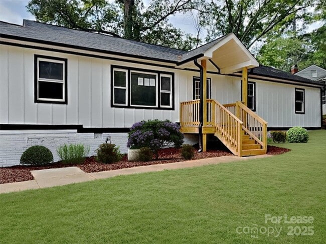 Building Photo - 2633 Brentwood Pl