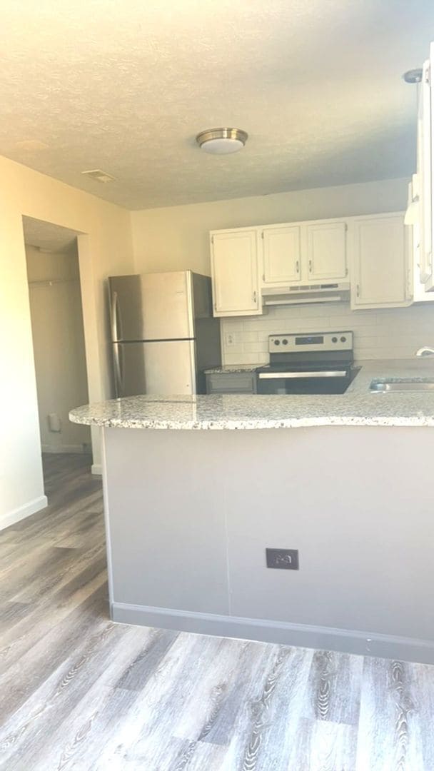 Building Photo - Coming Soon! Three Bedroom Townhome!!