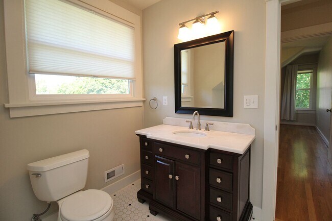 Building Photo - Beautifully Updated 5 Bedroom/3.5 Bath Irvington Craftsman Bungalow!