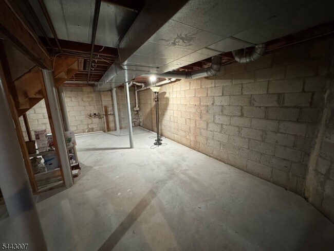 Building Photo - 3811 Bloomingdale Dr