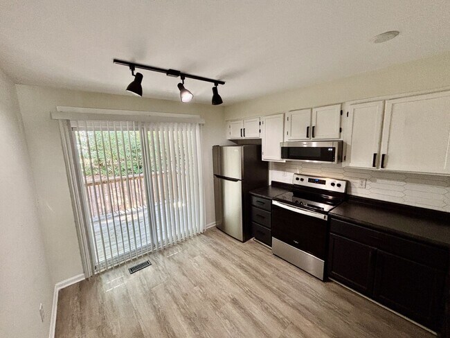 Building Photo - Cozy and Renovated 2 Bed 1 Bath Apartments in the Heart of Wake Forest!