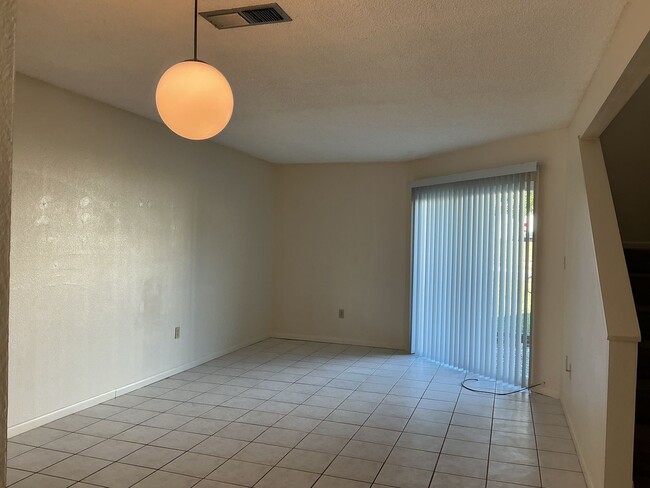 Building Photo - 411 E Park St